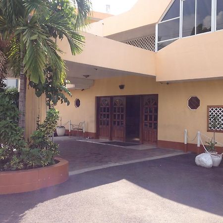 Olympia Crown Hotel Kingston Esterno foto