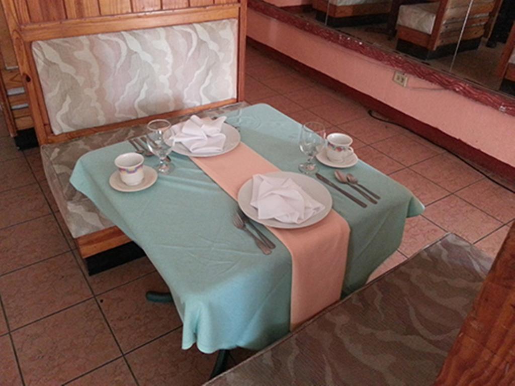 Olympia Crown Hotel Kingston Esterno foto