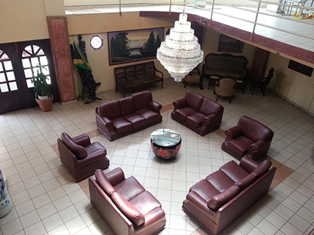 Olympia Crown Hotel Kingston Esterno foto