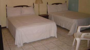 Olympia Crown Hotel Kingston Esterno foto